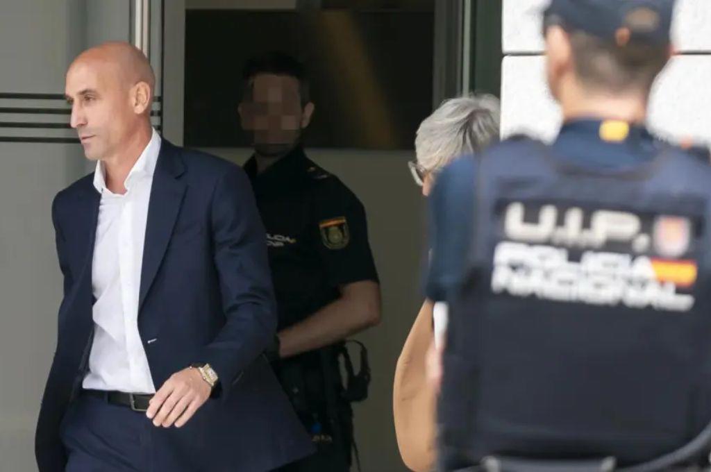 El juez mandó a callar a Rubiales en pleno testimonio de Hermoso: así fue el primer día del juicio sobre el beso que recorrió el mundo