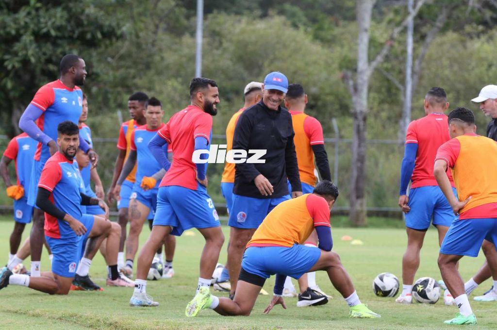 Risas, bromas y la foto de Pedro Troglio con el Chelito: Así fue el entreno del Olimpia previo a la semifinal ante Olancho FC