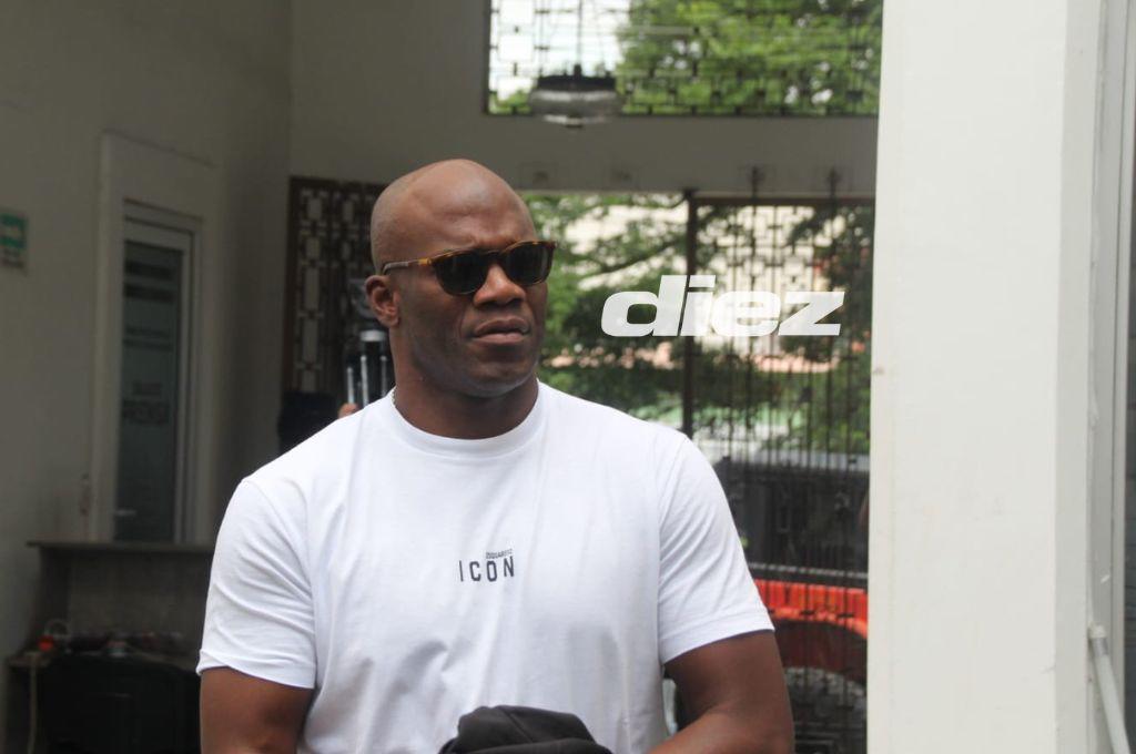 Así fue el homenaje a David Suazo en San Pedro Sula: firma de un libro histórico y llegaron los jugadores del Olimpia