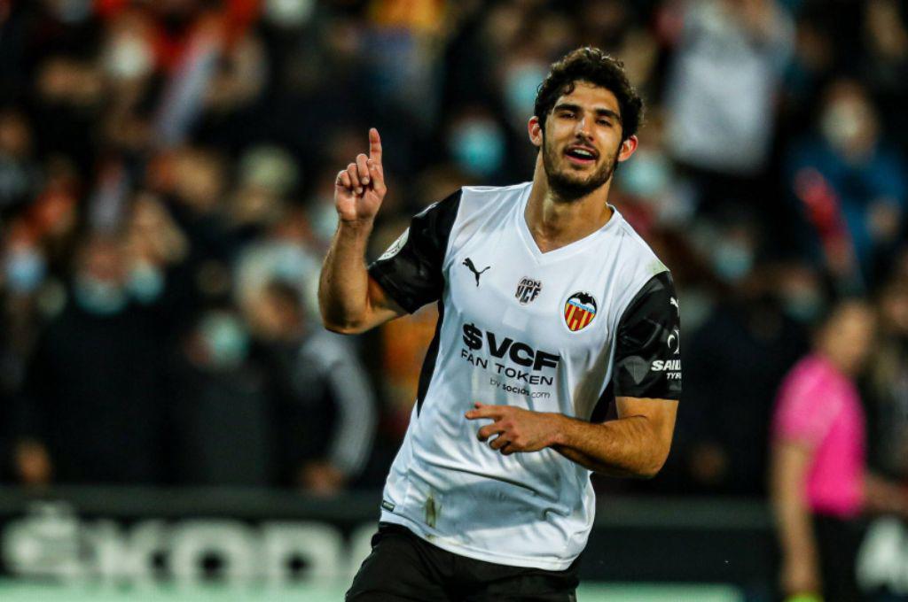 Barcelona rechazó leyenda del Liverpool, el nuevo compañero de Messi, el regreso de Balotelli y Choco Lozano define su futuro