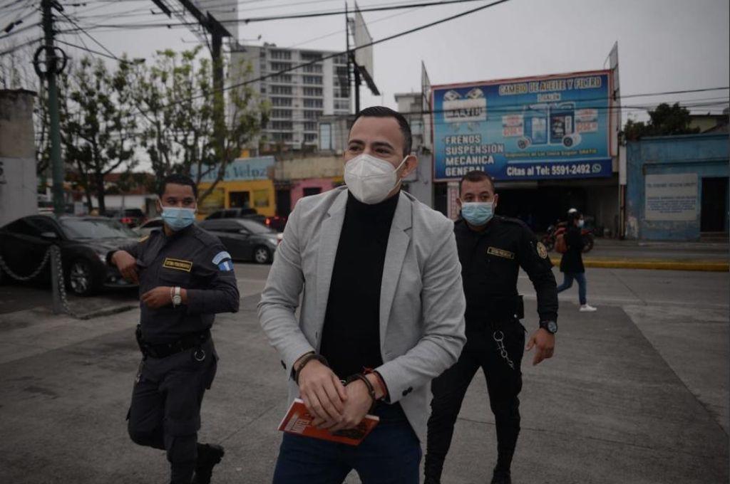 Condenan a cinco años de cárcel a futbolista guatemalteco Marco Pappa por violencia contra mujer