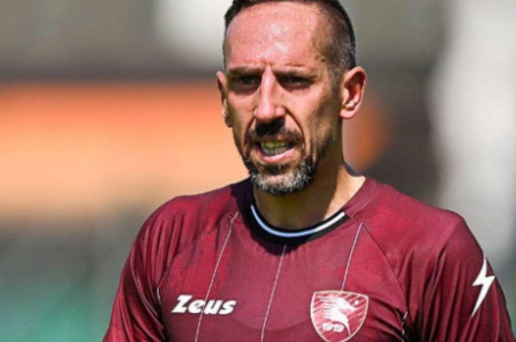 Ganó todo con el Bayern y confiesa el crudo momento que nadie sabía de su vida: Casi me cortan una pierna...