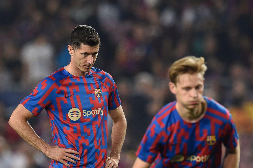 ¡Duro momento! La tristeza de Xavi y compañía tras ser eliminados de la UEFA Champions League y saber que jugará Europa League