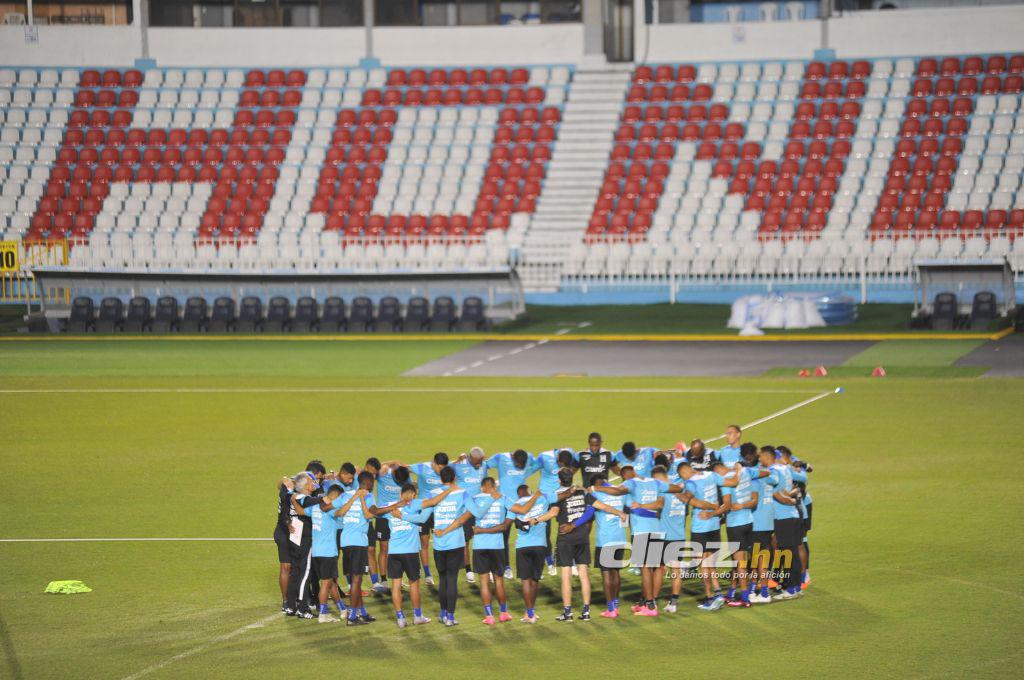 Suazo y Maynor dieron clases a los jóvenes: ¿Qué estuvo entrenando el ‘Choco’? y quién se llevó el baile en el rondo en el Chelato Uclés