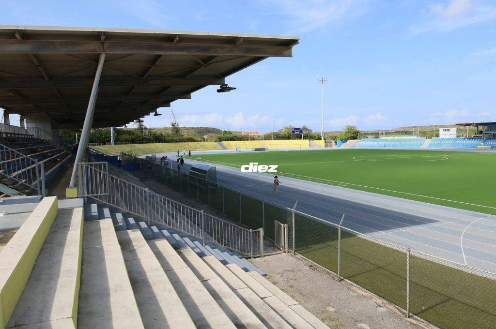 Engramillado, temperatura y rodeado de sus figuras: el entreno de Haití en el estadio Ergilio Hato de Curazao