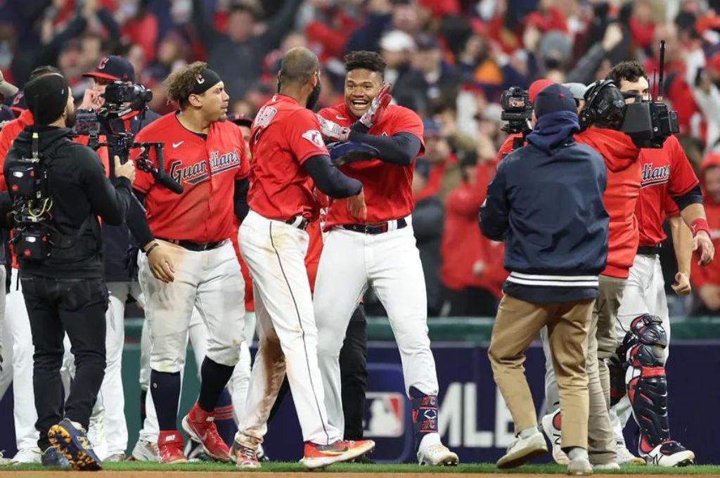 MLB: Los Guardianes De Cleveland  vencen a Yankees y lideran la Serie Divisional