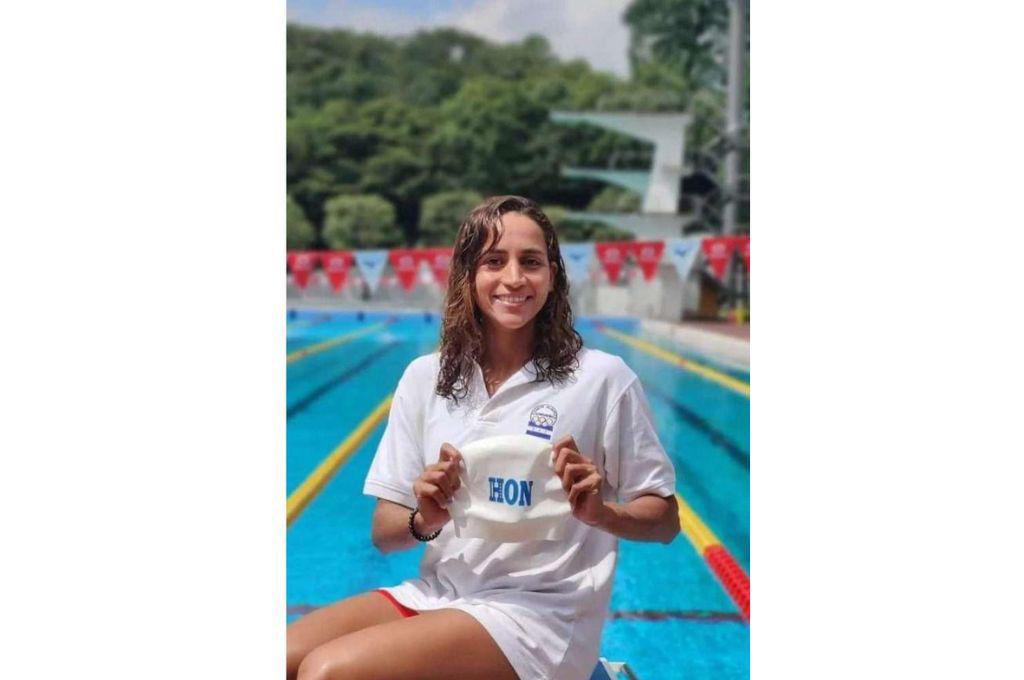 Julimar Ávila, nadadora hondureña que estará en París 2024: Salió en la revista Forbes, su récord y su especialidad en el agua