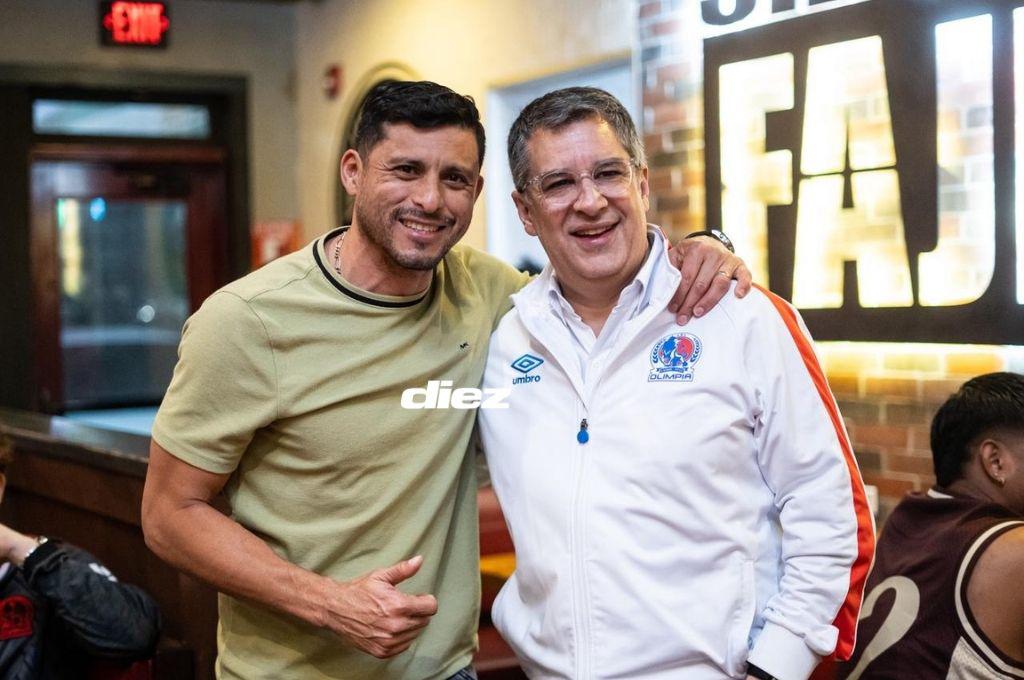 ¡Abrazo de campeón y la figura presente! Así fue la celebración íntima de la directiva y jugadores tras la conquista de la copa 40