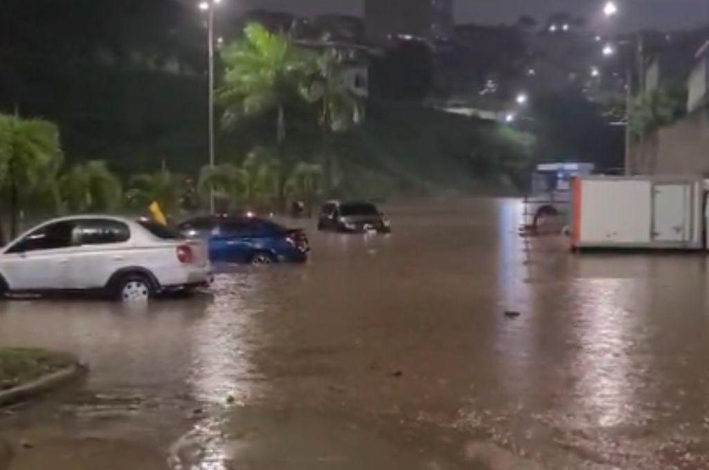 ¡Informe especial! Tormenta tropical Pilar causa caos vehicular e inundaciones en Tegucigalpa