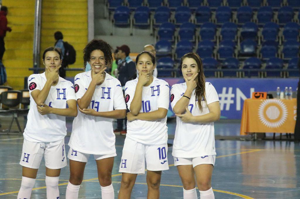 Pagó con su dinero el boleto de avión, pero dejó la concentración por falta de apoyo: el 'loco' que hizo historia con la Selección Femenina de Futsal