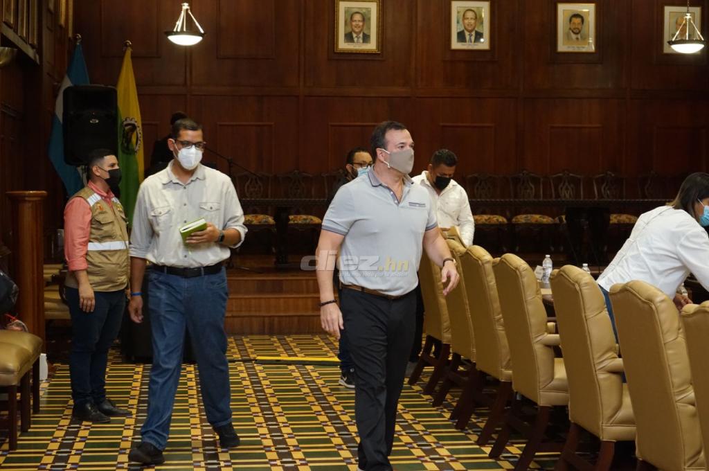 Presidentes del Real España y Marathón como pocas veces visto, el sorpresivo invitado y la confensión del alcalde