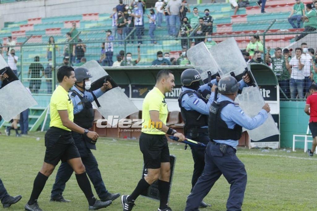 No se vio en TV: Aficionados ofrecieron dinero y los árbitros salieron custodiados del Yankel Rosenthal