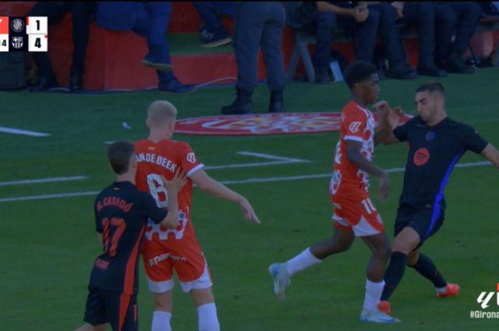 ¿Por qué el VAR anuló el penal por mano de Iñigo?, la bronca de Yamal con jugador del Girona y la polémica expulsión de Ferrán