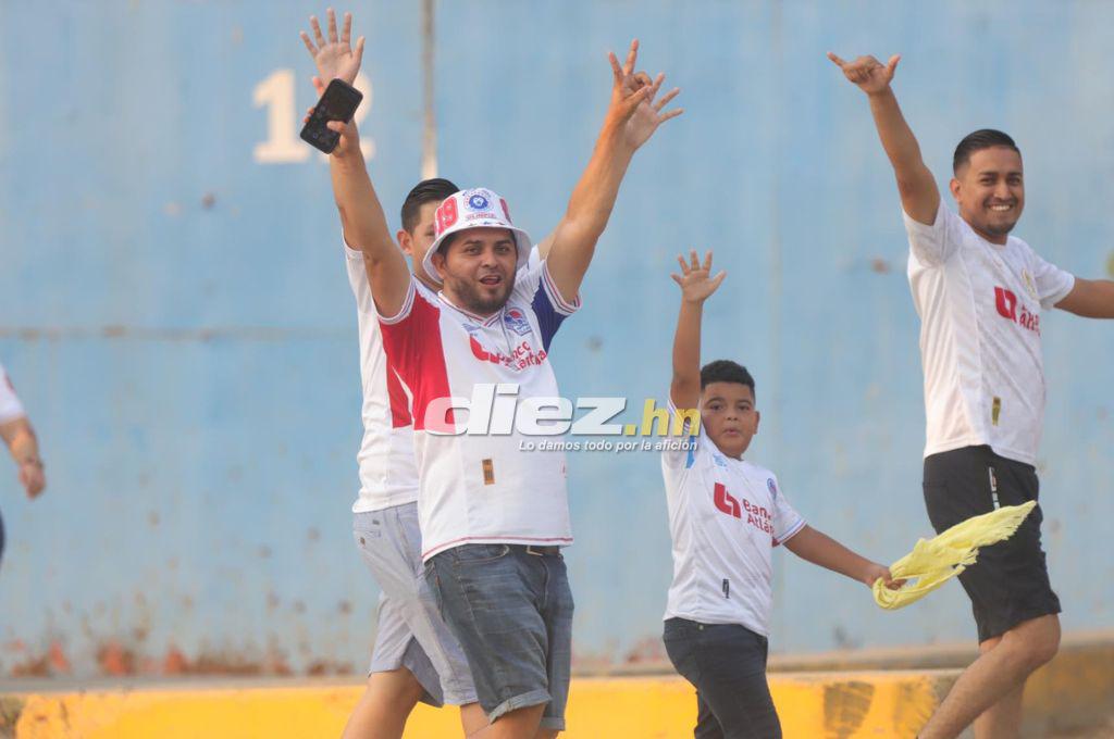 Así está el ambiente en el estadio Olímpico por el duelo del repechaje entre Real España y Olimpia; bellas aficionadas