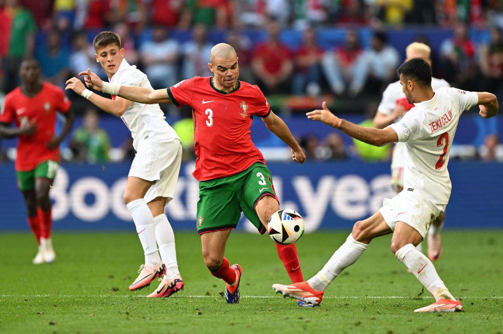 La frustración de Cristiano con un hincha y su sequía de goles; la selfie histórica y el récord inigualable de CR7 en Eurocopas