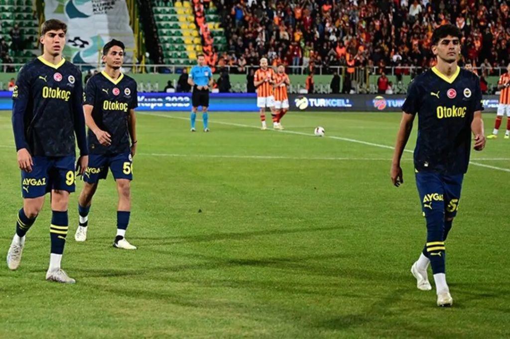 ¿Se repetirá la final? Galatasaray se burló del Fenerbahçe tras humillados en 50 segundos y retirarlos del campo