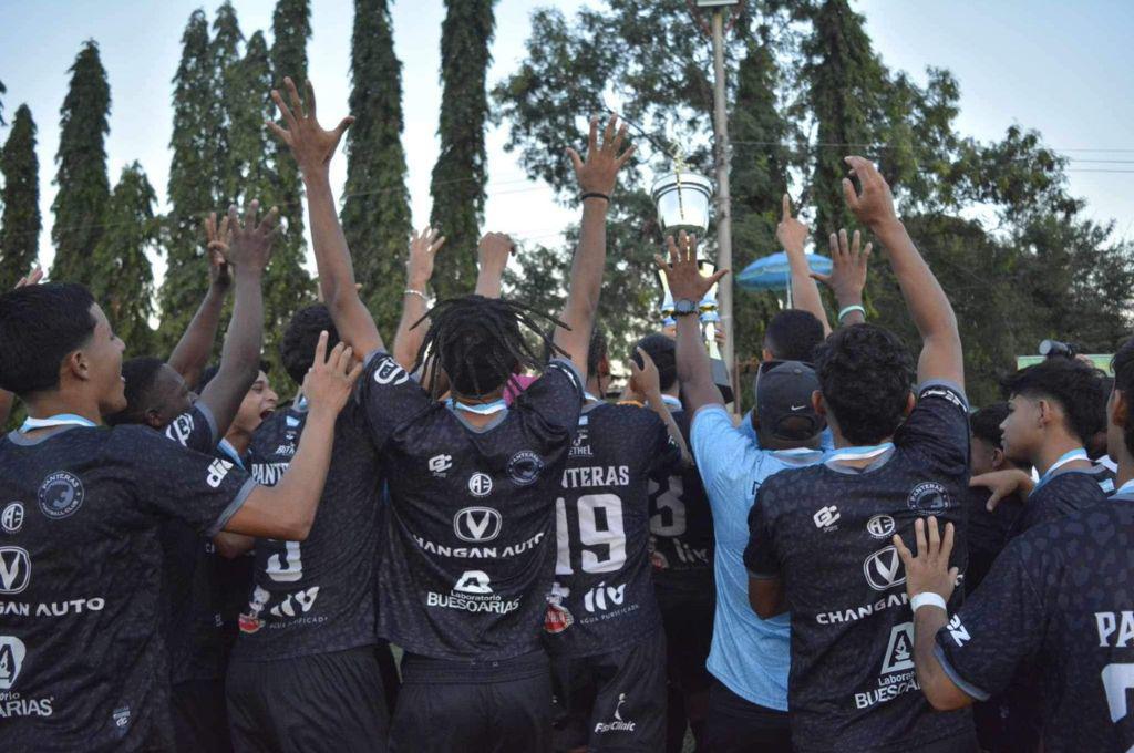 Alberth Elis cosechando estrellas: Panteras FC es campeón de la Liga Mayor de San Pedro Sula en su primer torneo