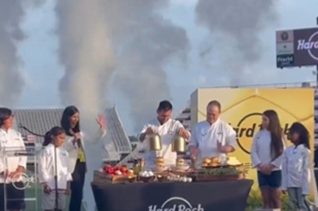 Vestido de cocinero y hasta presentó el menú: Messi sorprende con su nueva faceta de chef en Inter de Miami y los niños no lo podían creer