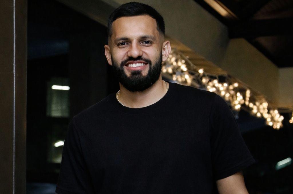 Jorge Álvarez tomó su vuelo y el futuro del jugador se definirá tras la oferta presentada por Alajuelense