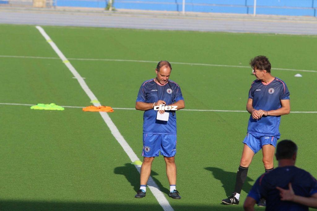 Engramillado, temperatura y rodeado de sus figuras: el entreno de Haití en el estadio Ergilio Hato de Curazao