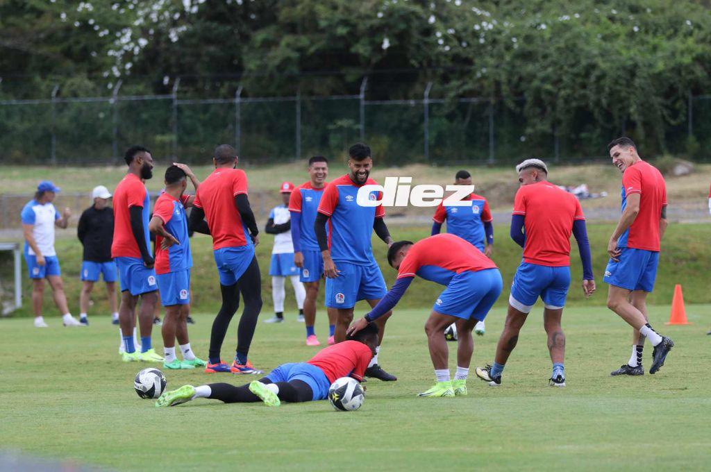Risas, bromas y la foto de Pedro Troglio con el Chelito: Así fue el entreno del Olimpia previo a la semifinal ante Olancho FC