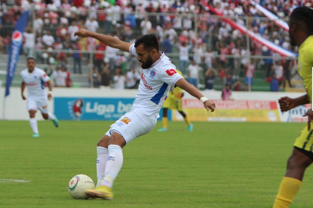 El festejo épico del ‘Chelito’, el enojo de Tilguath y la sorpresa en el Olimpia: La belleza femenina cautivo en Comayagua