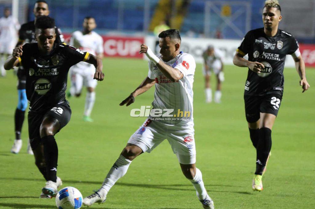 No se vio en TV: El hincha de Olimpia que arriesgó su vida en el Nacional y el curioso cambio con el banquillo de suplentes