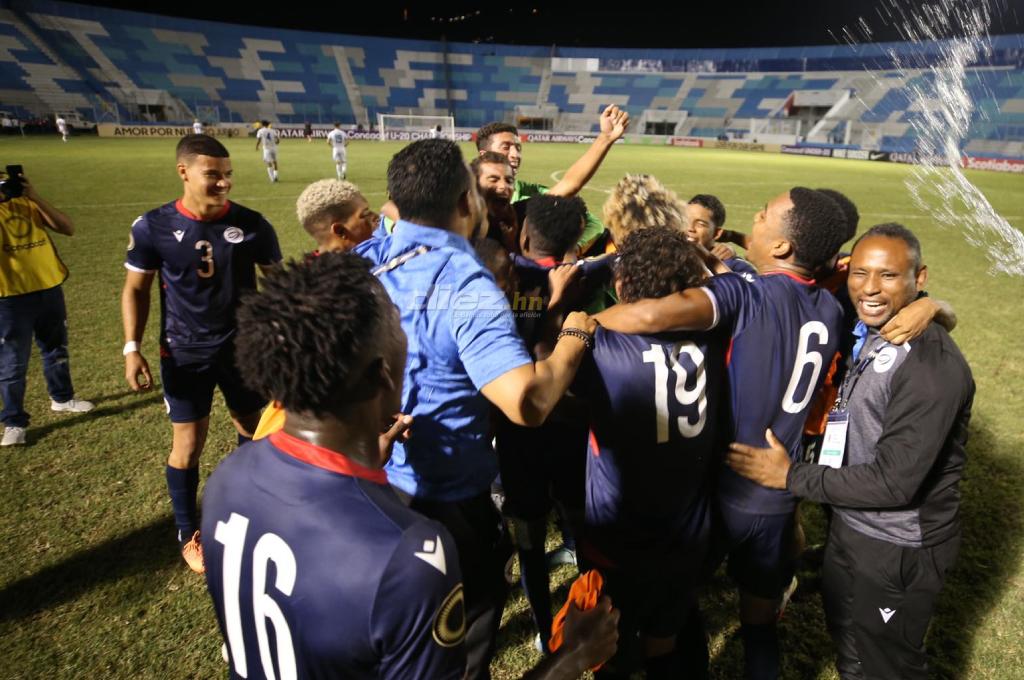 NO SE VIO EN TV: La burla del portero de Guatemala, el júbilo chapín tras dar la sorpresa y así festejaron en el camerino