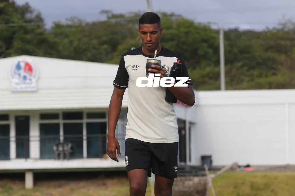 Los nuevos fichajes del Olimpia ya trabajan a tope; así fue el entreno del León, el tatuaje de Montiel y cuándo debutará