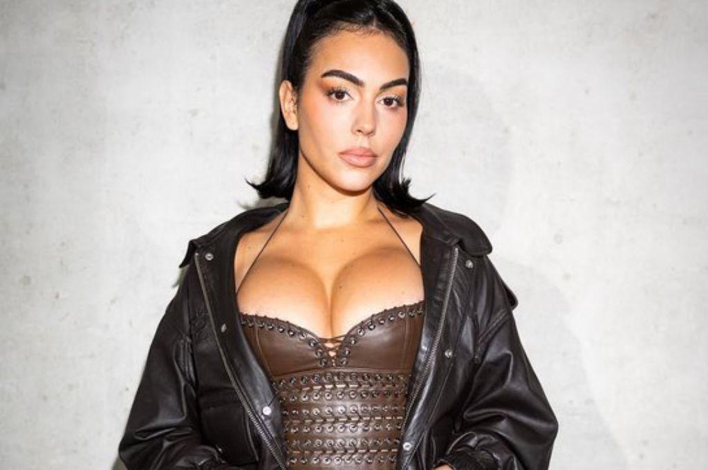 Georgina Rodríguez da que hablar con un foto sexy y Tini deslumbra: los looks de las famosas en la Semana de la Moda de París