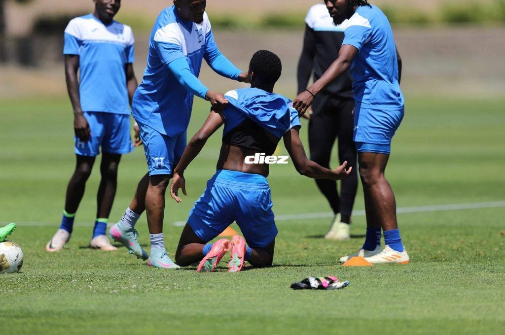 Selección de Honduras recibe visita de lujo, sonrisas y Rueda define su 11 titular; así fue el último entreno previo a enfrentar a México