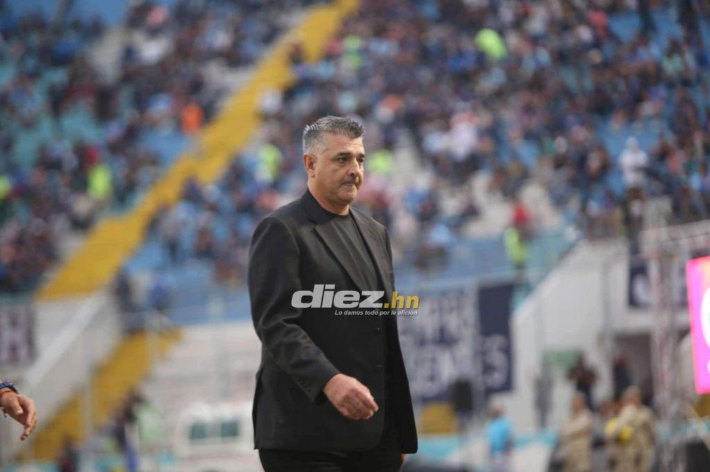 Polémico festejo de Yeison y su beso con una periodista; la fila de novias de los jugadores del Motagua y ¿hay nuevo pistolero?