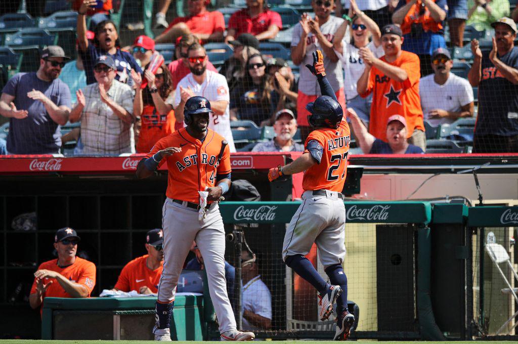 Astros de Houston recetan paliza a los Angelinos con el hondureño Mauricio Dubón jugando el partido y una gran actuación de José Altuve