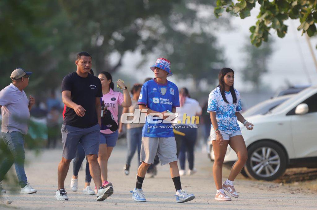 Así está el ambiente en el estadio Olímpico por el duelo del repechaje entre Real España y Olimpia; bellas aficionadas