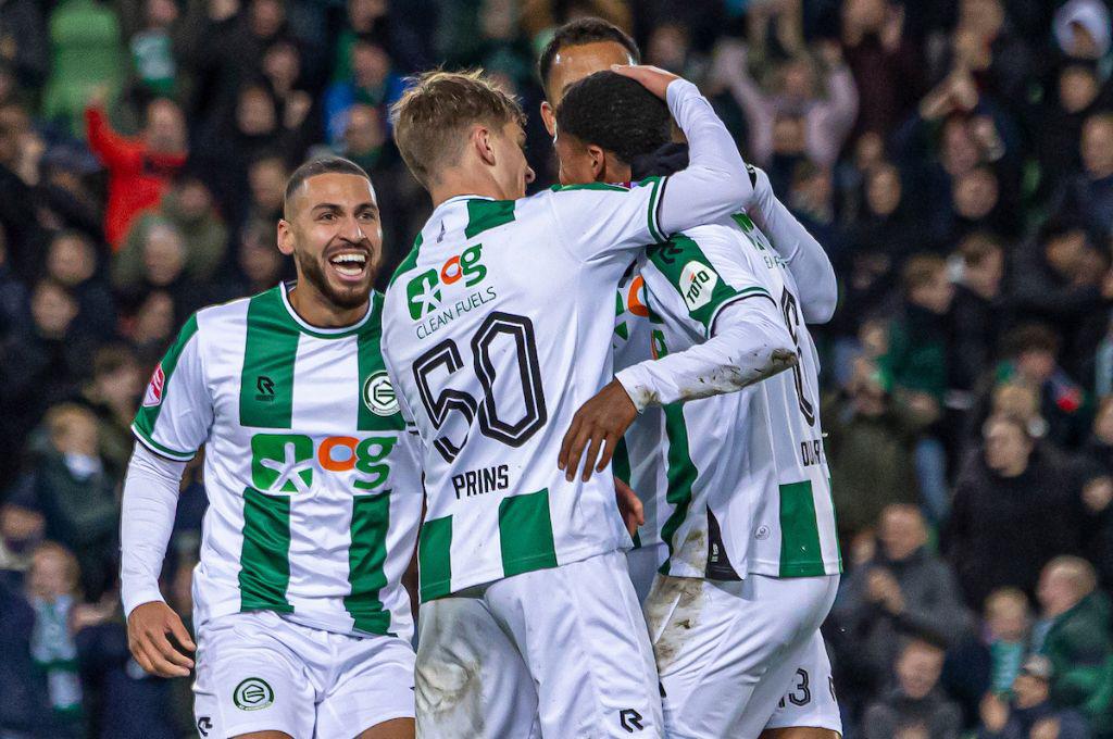 La burla del país: Invadieron el campo para celebrar el ascenso de su club, pero la fiesta se acabó por un hecho inesperado