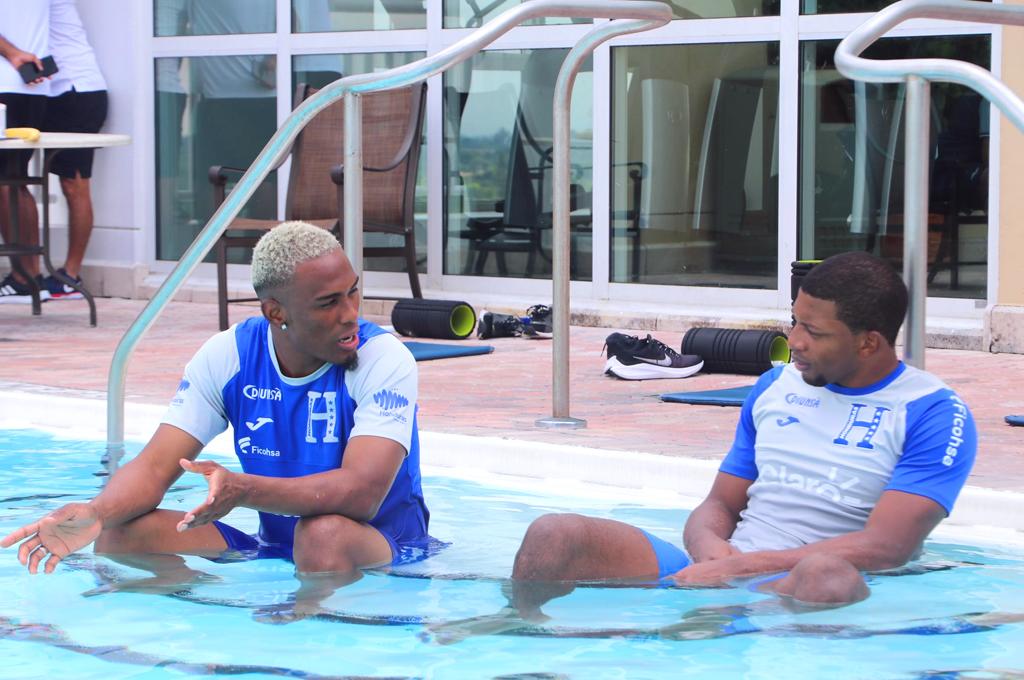 Selección de Honduras realiza regenerativo post derrota contra Argentina y apunta a la Guatemala de Luis Fernando Tena