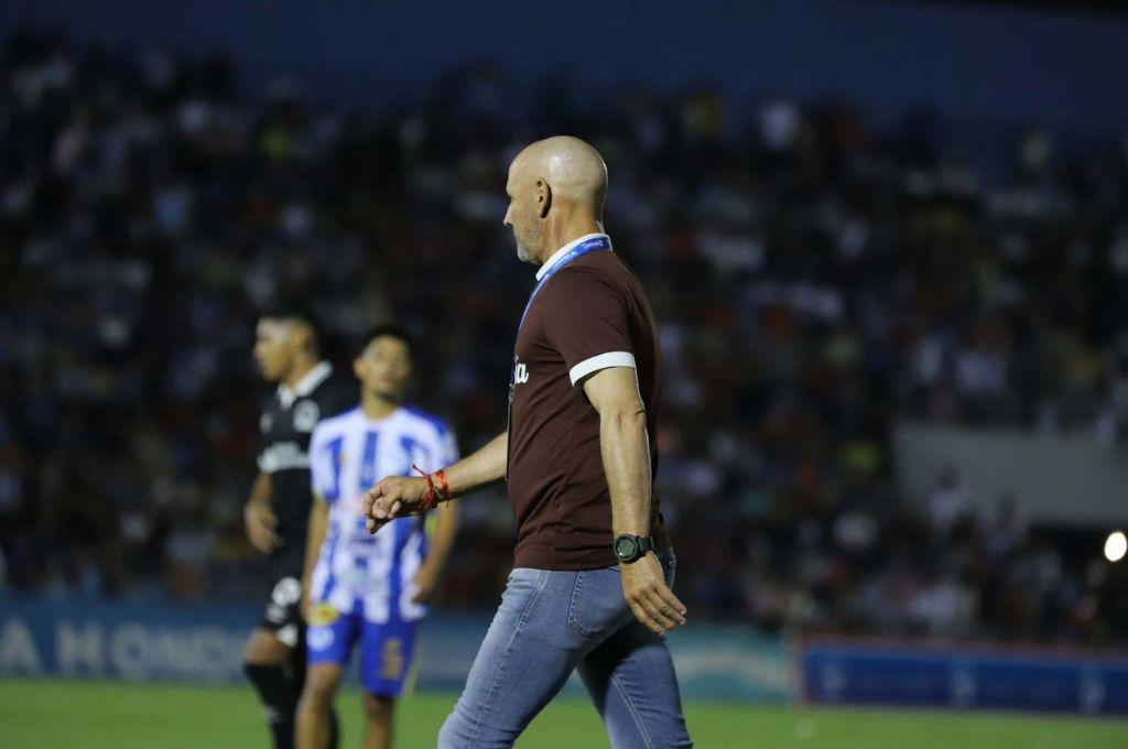 Espinel no salió nada contento con el resultado ante Victoria.