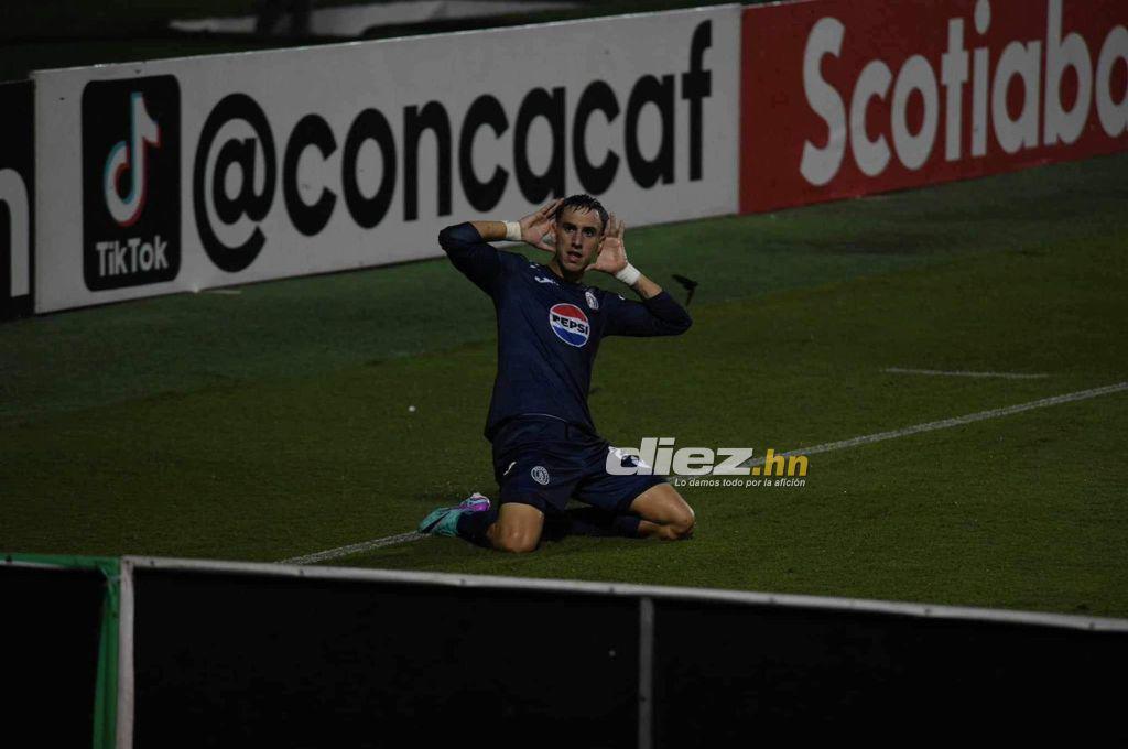Polémico festejo de Yeison y su beso con una periodista; la fila de novias de los jugadores del Motagua y ¿hay nuevo pistolero?