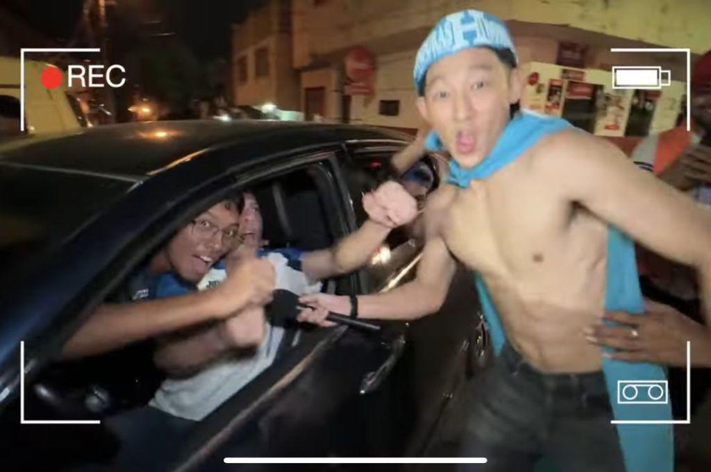 ¡Besó el escudo! Shin Fujiyama estalló de la locura en el triunfo de Honduras vs México: el mensaje a Choco y ¿le gustó la cerveza?