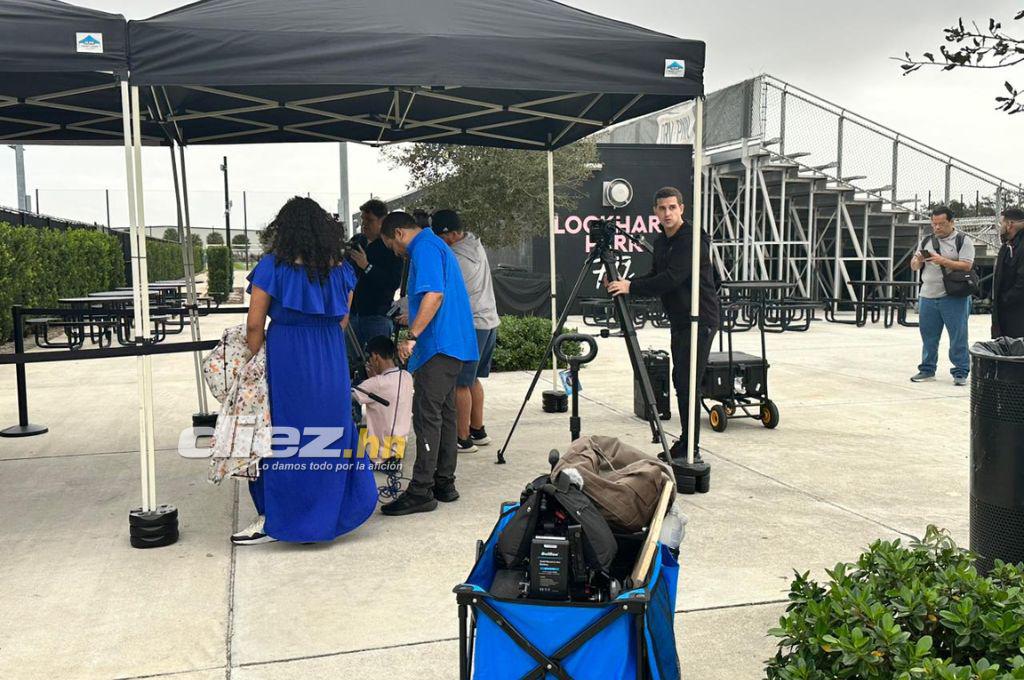 ¿Se podrán tomar fotos con Messi en El Salvador? El saludo del argentino con David Ruiz y los guardaespaldas del ‘10’