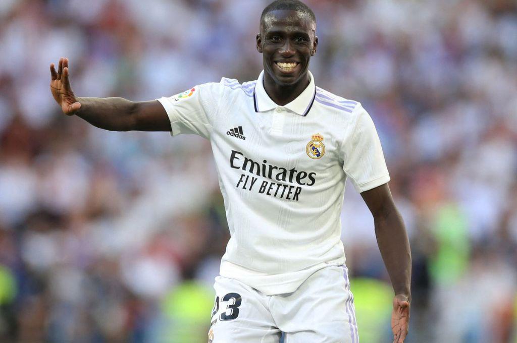 Con bajas importantes: Ancelotti y la reparada alineación del Real Madrid con la que buscará destrozar al Barcelona de Flick