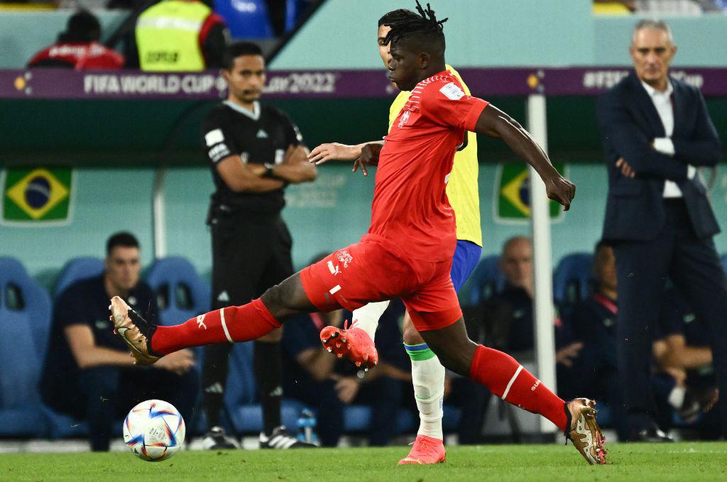 El doble de Neymar en las tribunas, el festejo soberbio de Casemiro y se fue la luz en el estadio 974, así se vivió el Brasil-Suiza