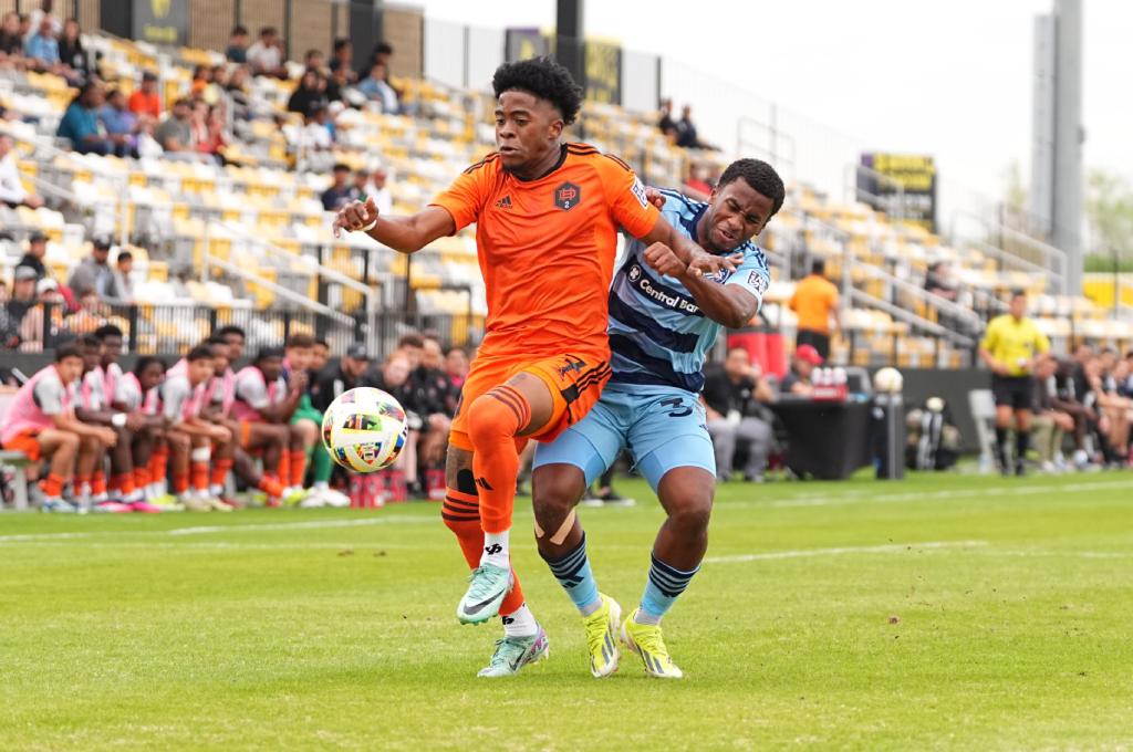 Exon Arzú anotó en su primer juego con el Houston Dynamo de la MLS Next Pro.