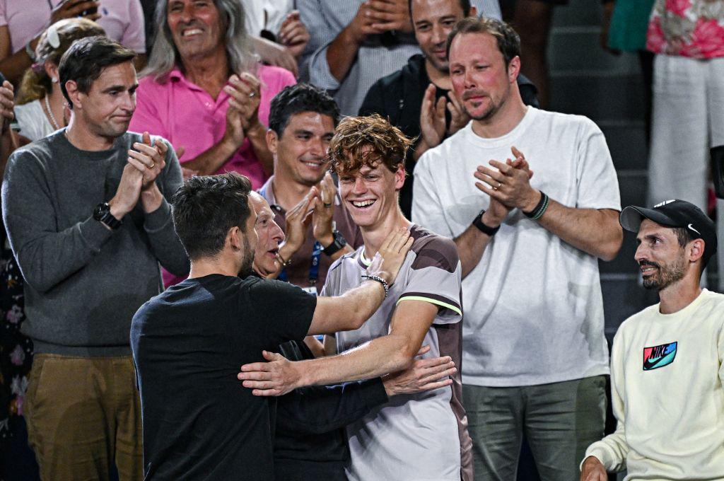 Italia se desborda por Sinner, el gesto ‘loco’ del campeón del Abierto de Australia y el mensaje especial a su padres