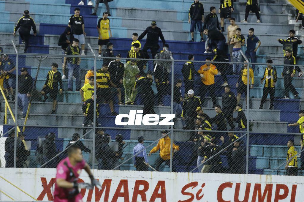 La triste imagen en el estadio Morazán, Real España estrenó uniforme y los incidentes de los aficionados con la Policía