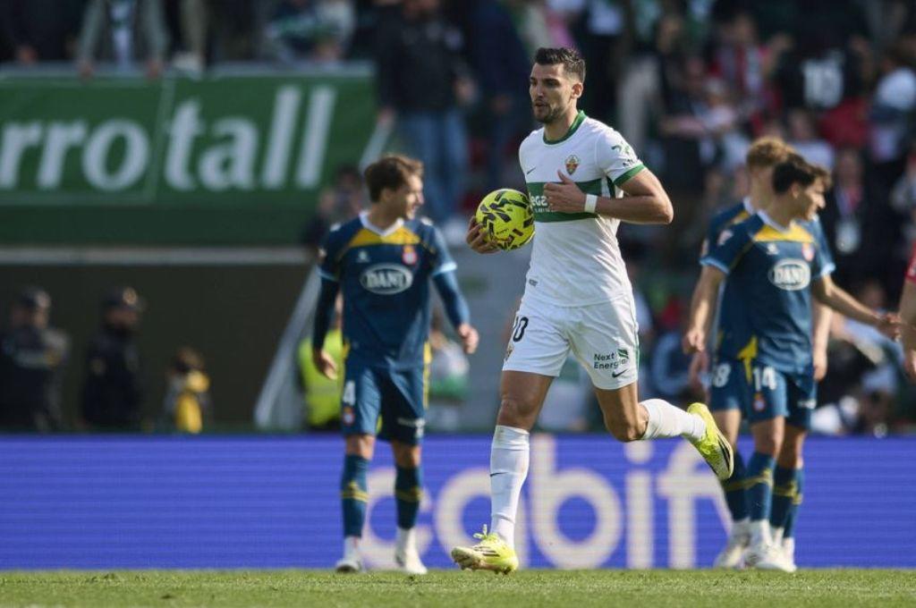 Fue acusado de racismo hace unos días y hoy la Fiscalía de España confirma 10 años de prisión por agresión sexual