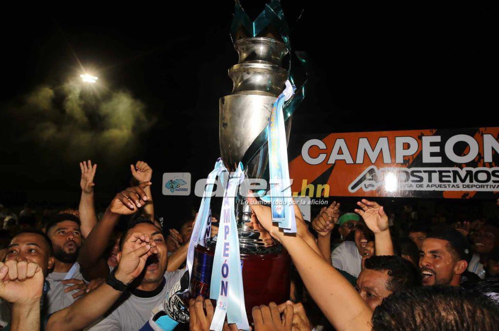 Así fue la eufórica celebración de Juticalpa FC tras conseguir el ascenso a la primera división y la tristeza del Lone FC