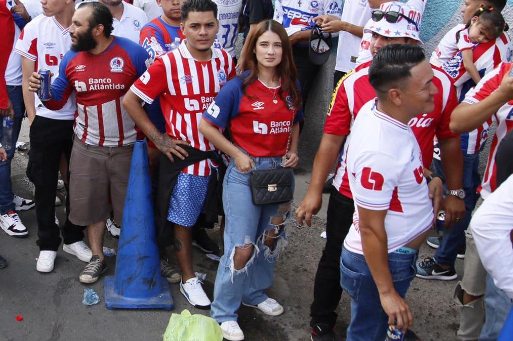 ¡Robaron suspiros! Las hermosas mujeres que enamoraron en la final Olimpia - Marathón en Tegucigalpa (FOTOS)