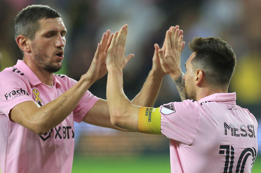 Locura por Messi: Imperdible reacción y mensaje de Selena Gómez a Leo, nuevo capítulo del guardaespaldas y el gesto del ‘10’ con Chiellini