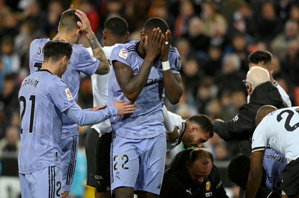 El ‘robo’ de Gil Manzano al Real Madrid, la terrible lesión de Diakhaby y la bronca que tuvo Vinicius con el Valencia en Mestalla